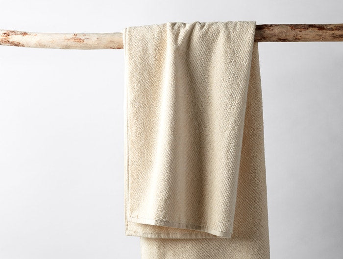 http://ecochoices.com/cdn/shop/products/pdp_airweight_towel_undyed_f17_1_1024x1024.jpg?v=1605133799